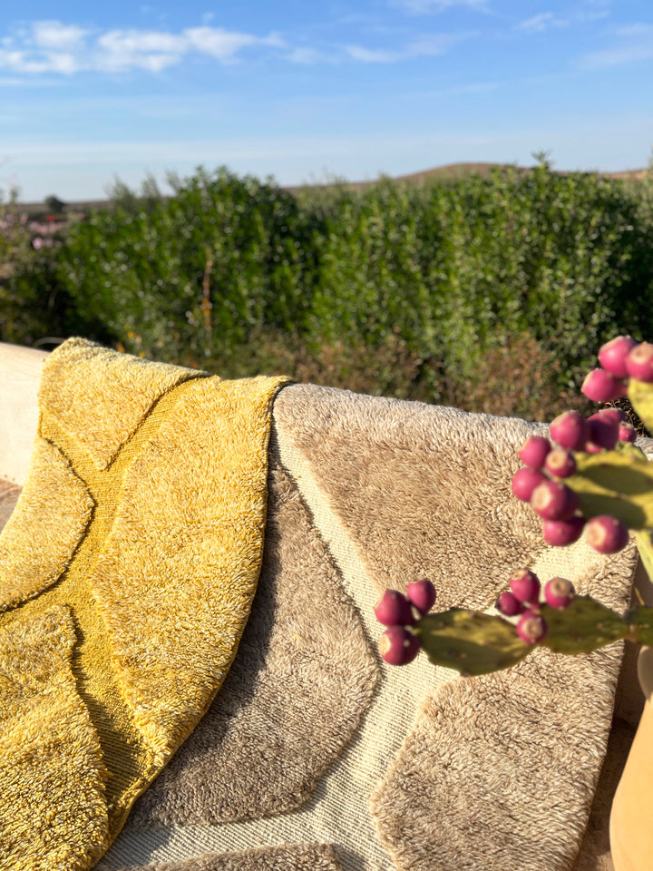 Tapis Sol par Ilmi - Jaune safran chiné écru